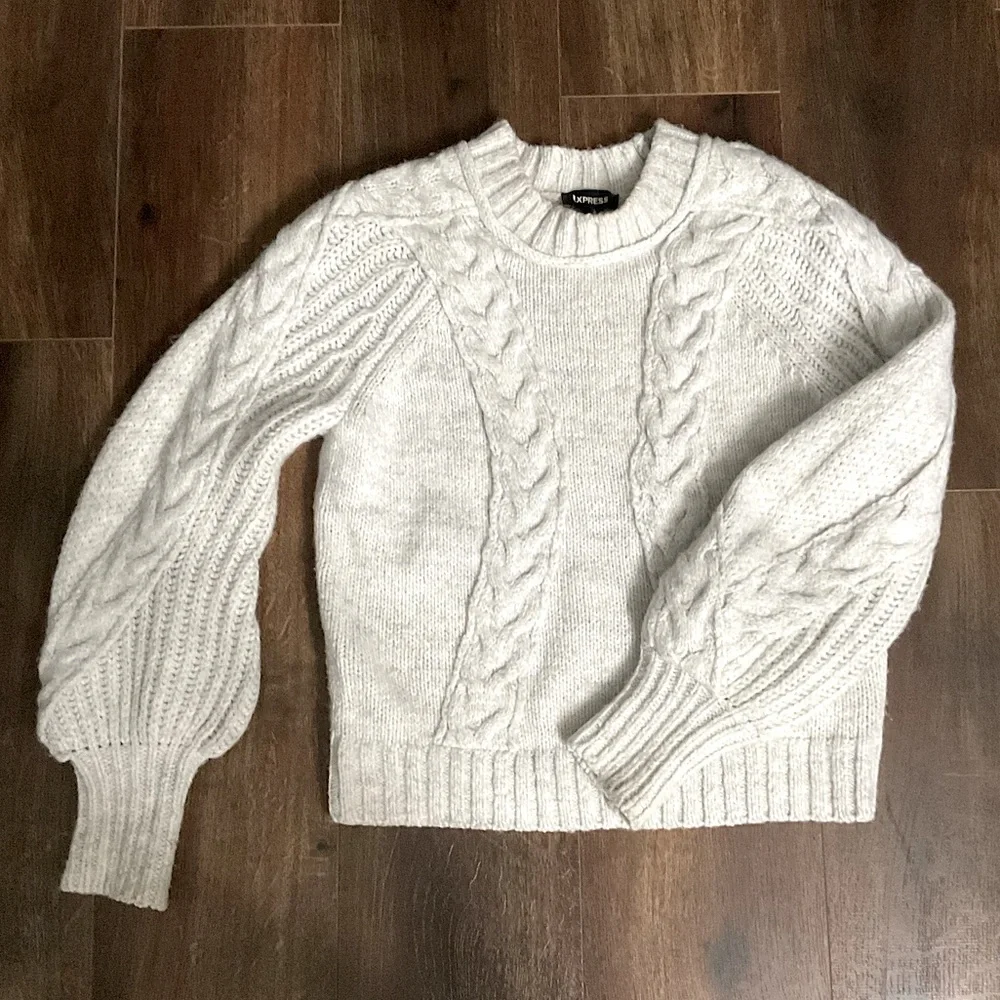 Express Chunky Crew Neck Cable Knit Sweater Gray S